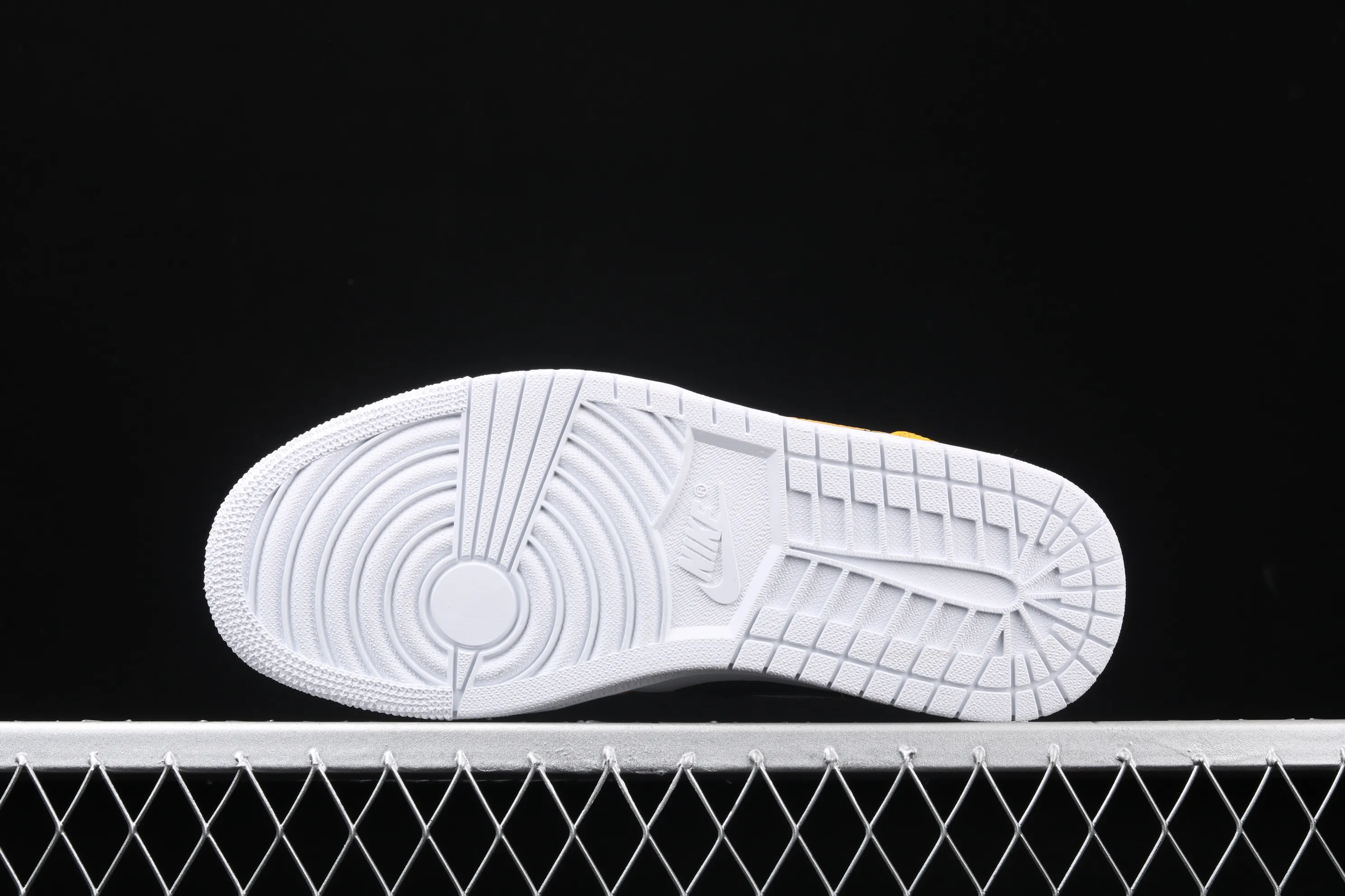 All categories Air Jordan Jordan series basketball shoes Air Jordan 1 Mid Air Jordan 1 Mid OG AJ1 Joe 1 black and yellow Yin Yang top layer mid-top basketball shoes CJ9219-700